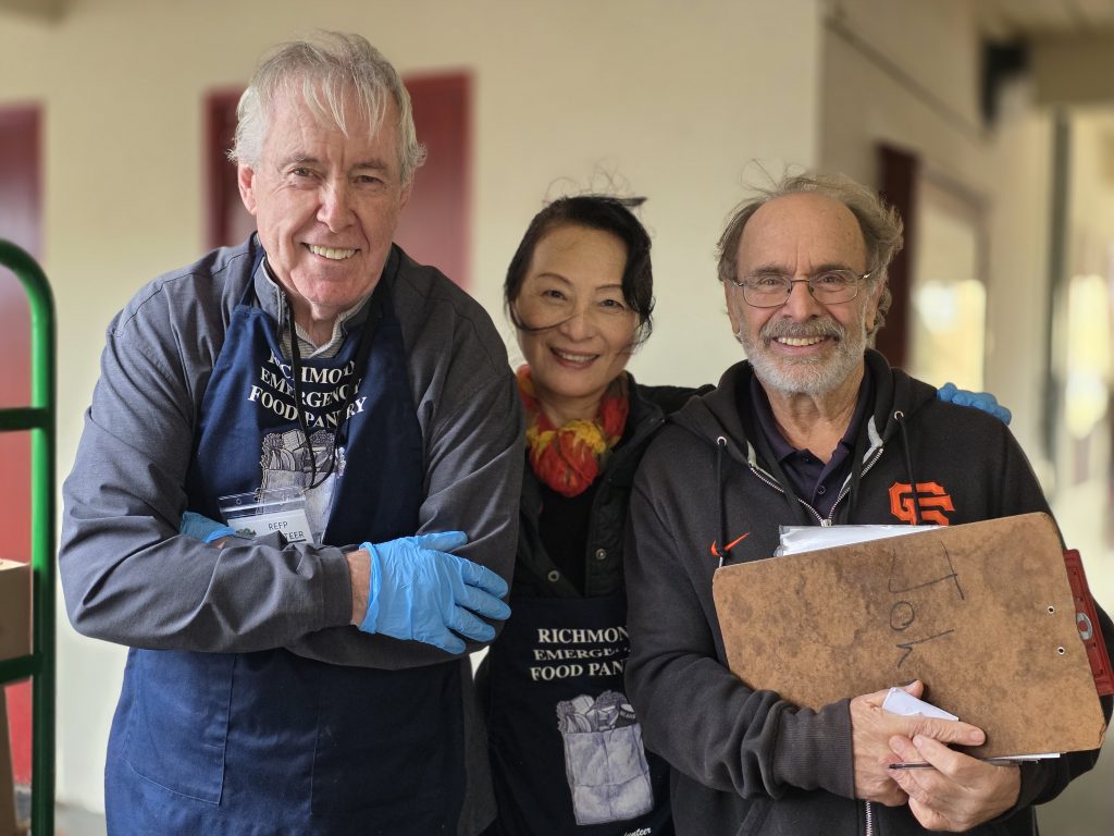 3 smiling volunteers