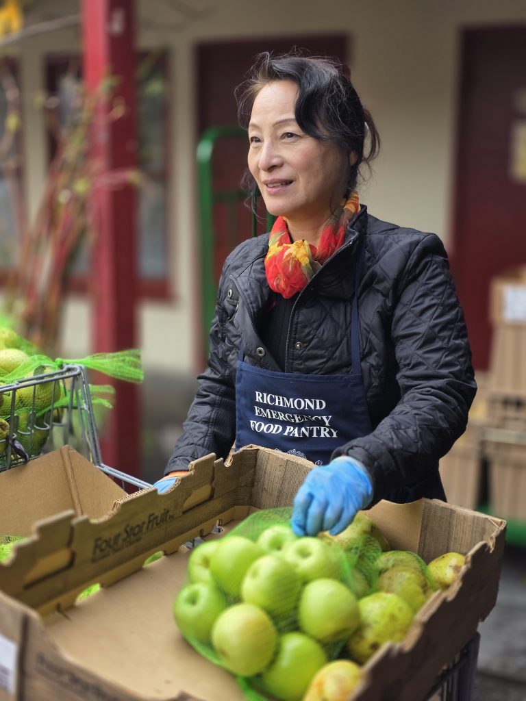 Volunteer with apples